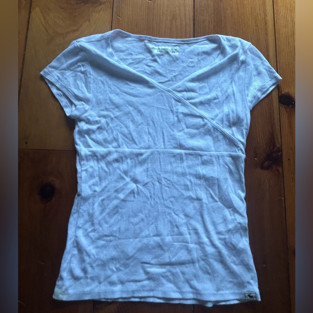 White cross over Abercrombie kids tee